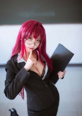 不易亲近的姐姐和狡猾的妹妹